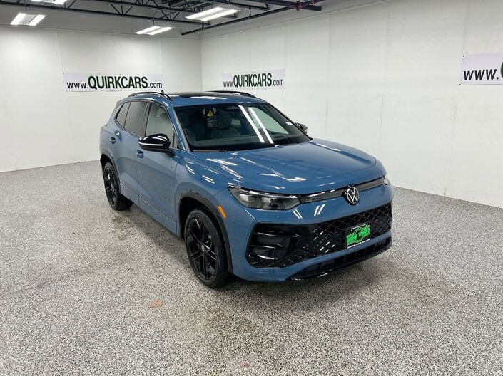 2026 Volkswagen Tiguan SE R-Line Black Oshkosh WI