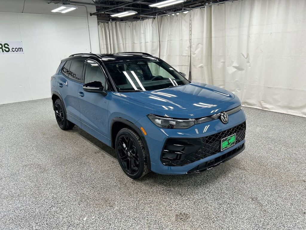 2026 Volkswagen Tiguan SE R-Line Black Oshkosh WI