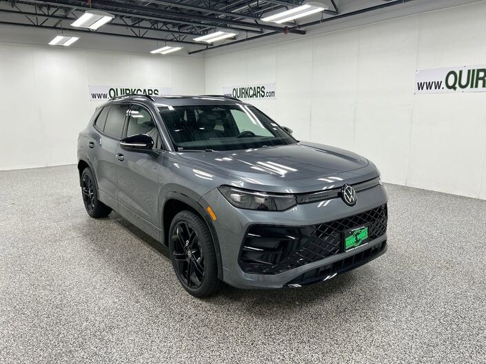 2026 Volkswagen Tiguan SE R-Line Black Oshkosh WI 2026 Volkswagen Tiguan SE R-Line Black Oshkosh WI