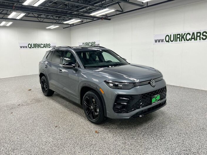 2026 Volkswagen Tiguan SE R-Line Black Oshkosh WI