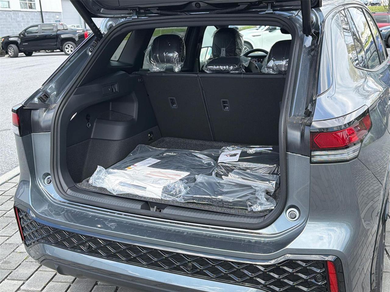 2026 Volkswagen Tiguan SE R-Line Black Hagerstown MD