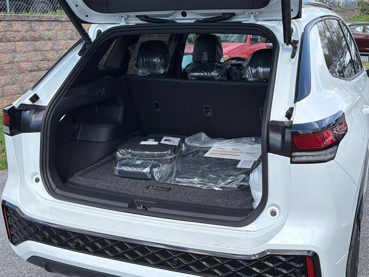 2026 Volkswagen Tiguan SE R-Line Black Hagerstown MD