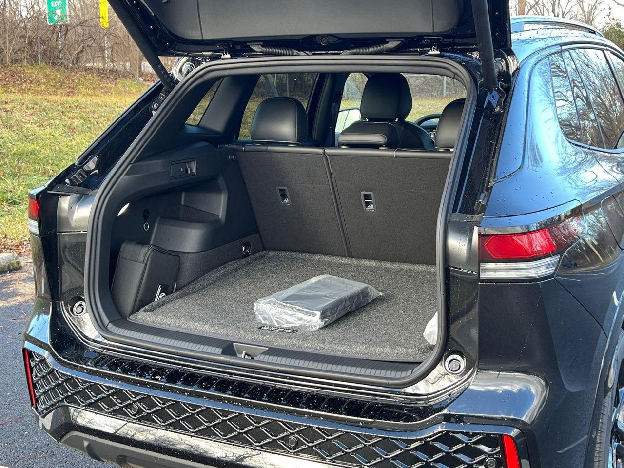 2026 Volkswagen Tiguan SE R-Line Black Hagerstown MD