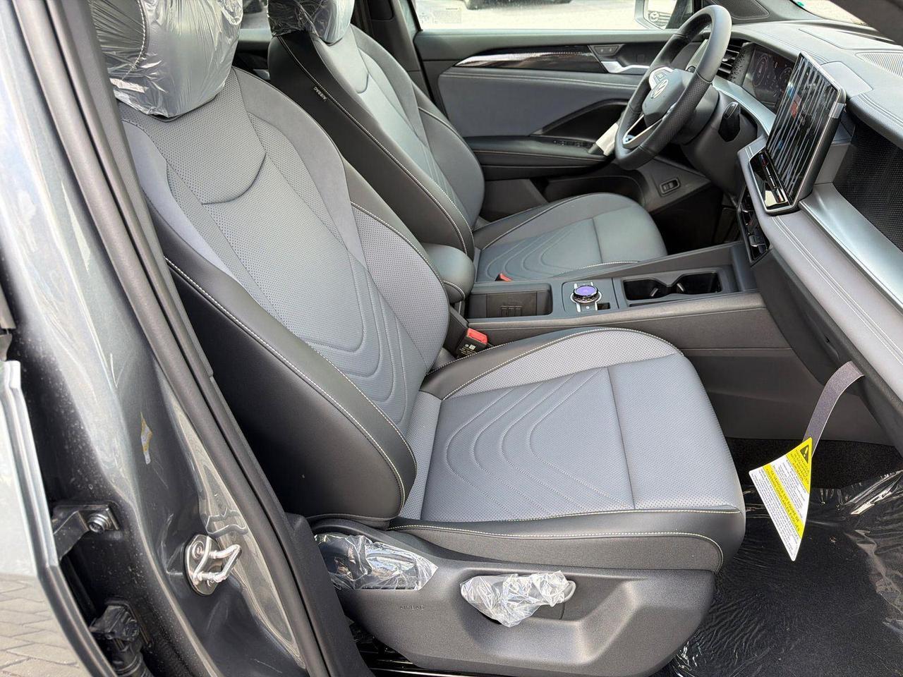 2026 Volkswagen Tiguan SE R-Line Black Hagerstown MD