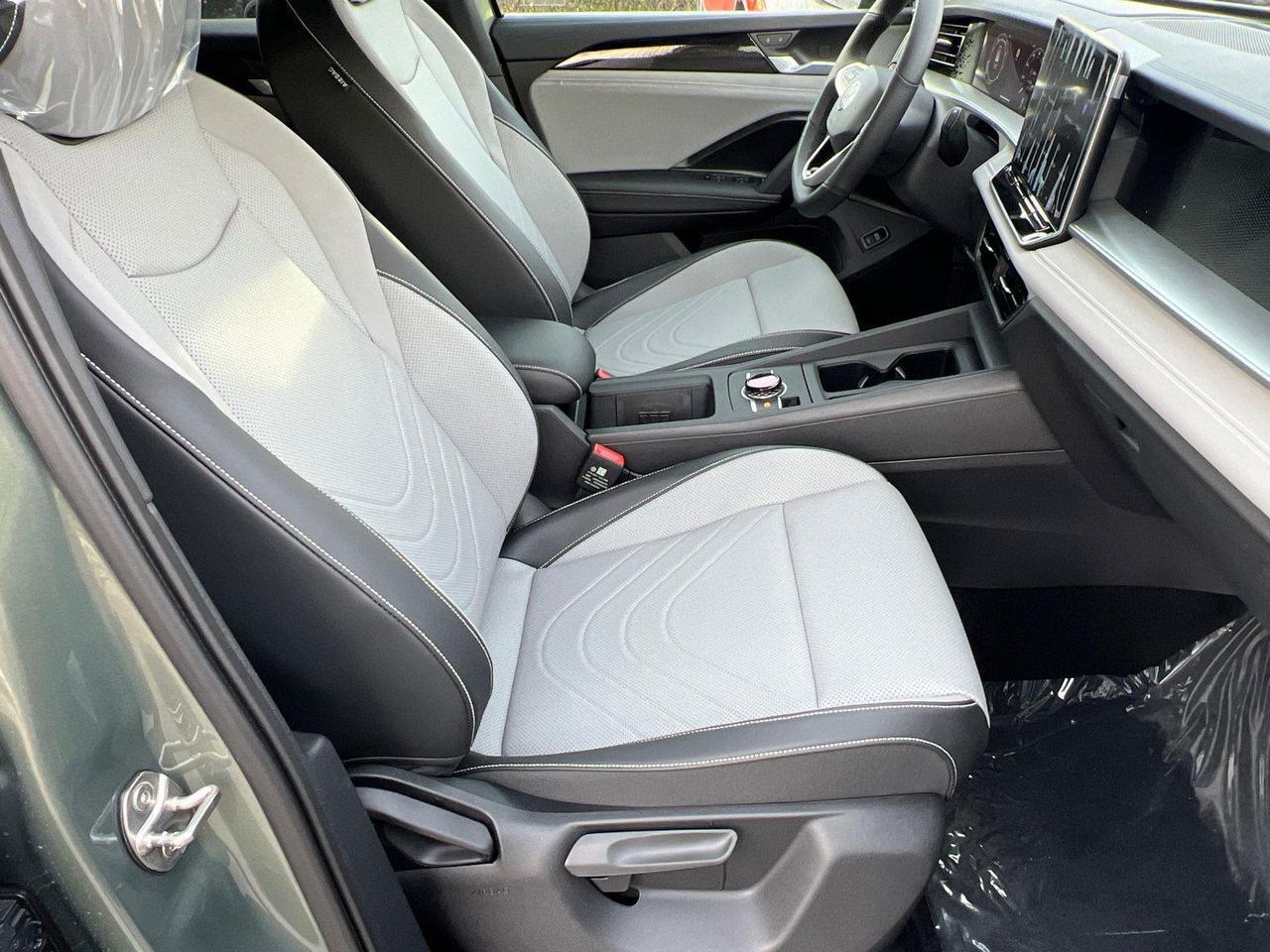 2026 Volkswagen Tiguan SE R-Line Black Hagerstown MD