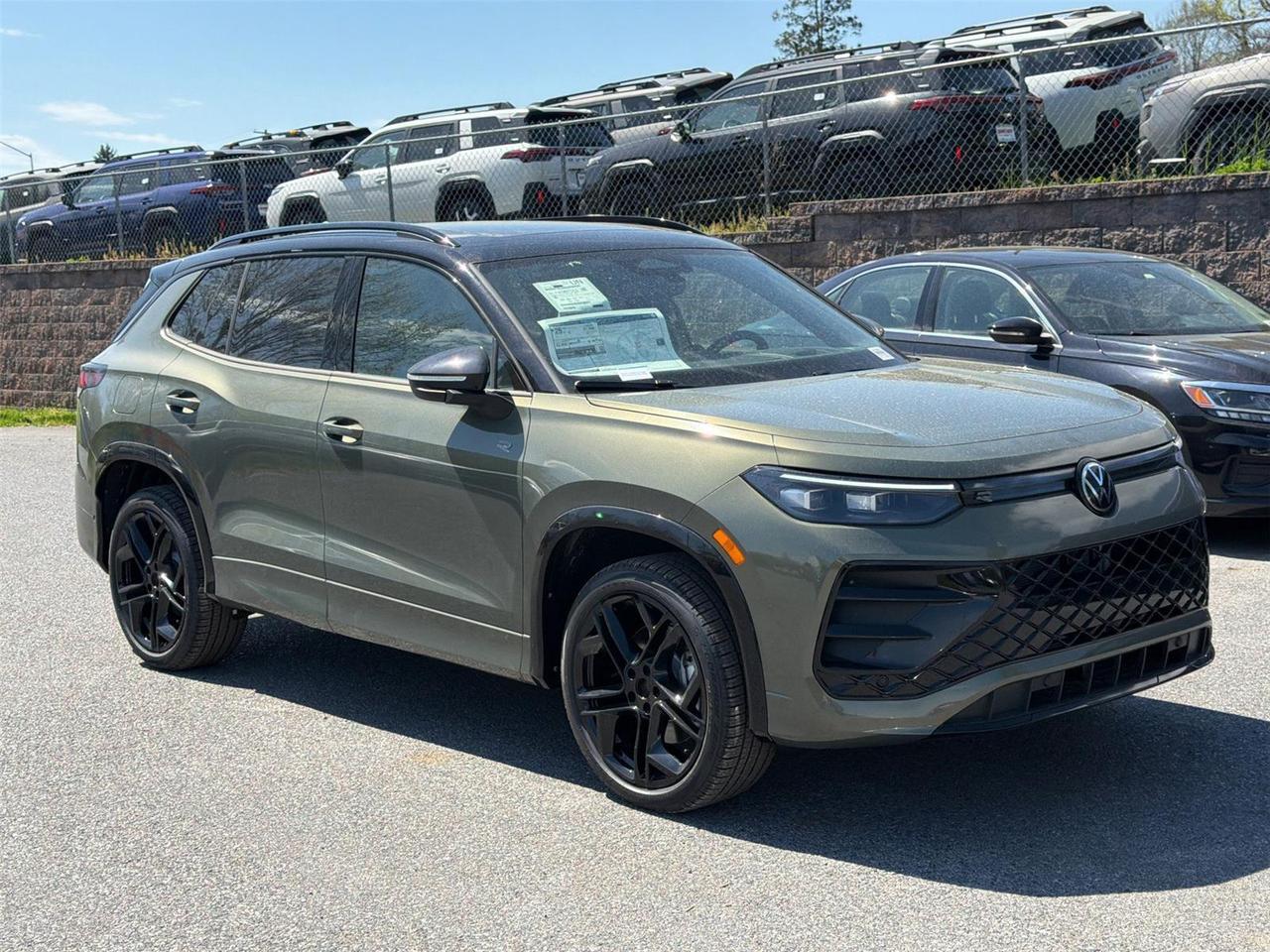 2026 Volkswagen Tiguan SE R-Line Black