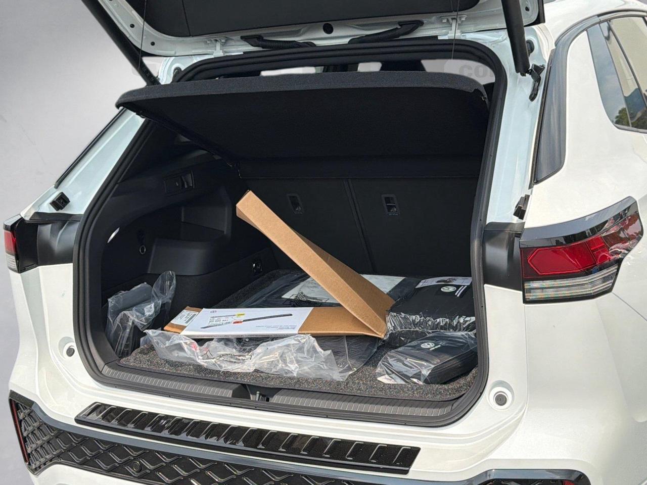 2026 Volkswagen Tiguan SE R-Line Black Hagerstown MD
