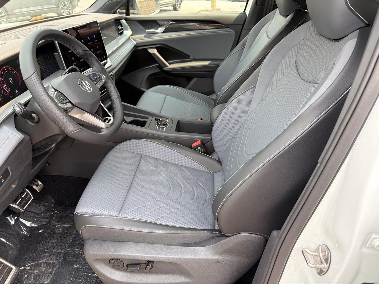 2026 Volkswagen Tiguan SE R-Line Black Hagerstown MD
