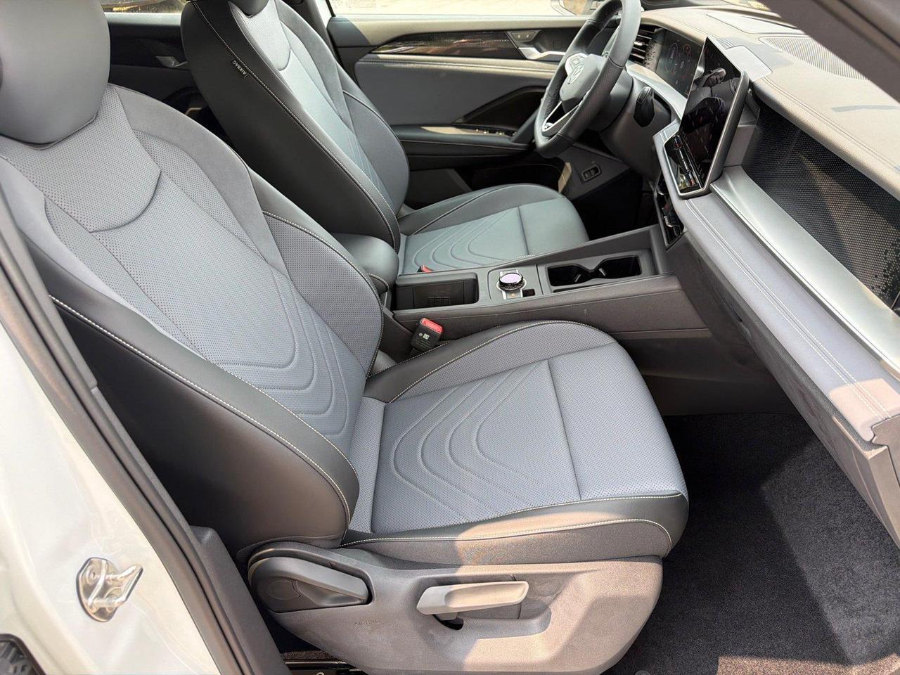 2026 Volkswagen Tiguan SE R-Line Black Hagerstown MD