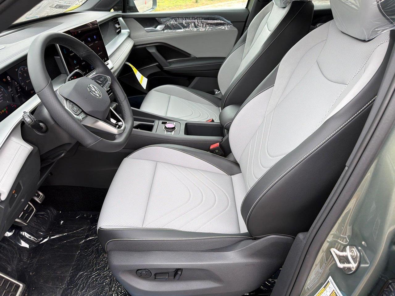2026 Volkswagen Tiguan SE R-Line Black Hagerstown MD