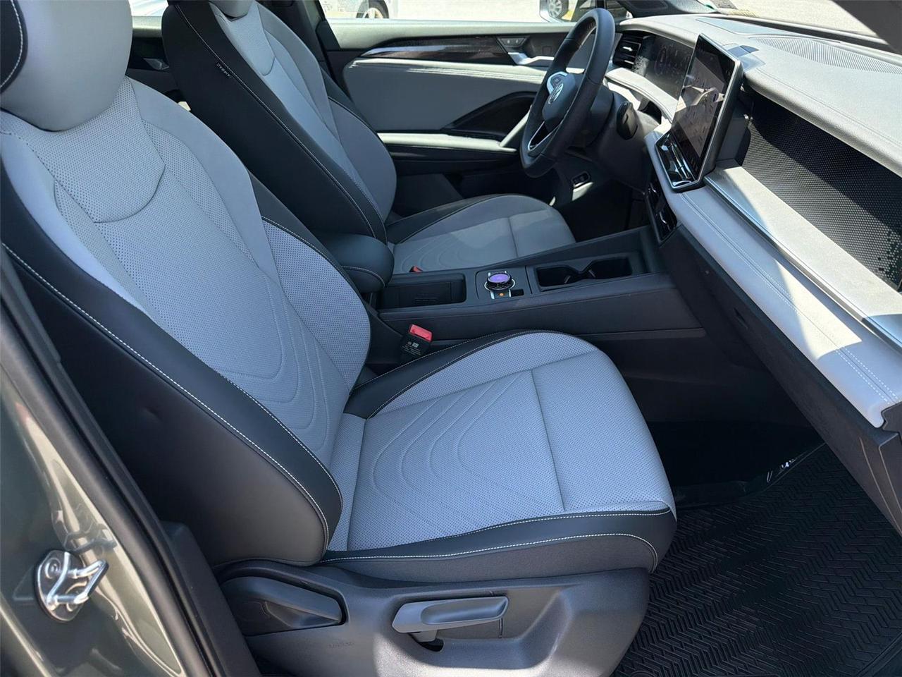 2026 Volkswagen Tiguan SE R-Line Black Hagerstown MD