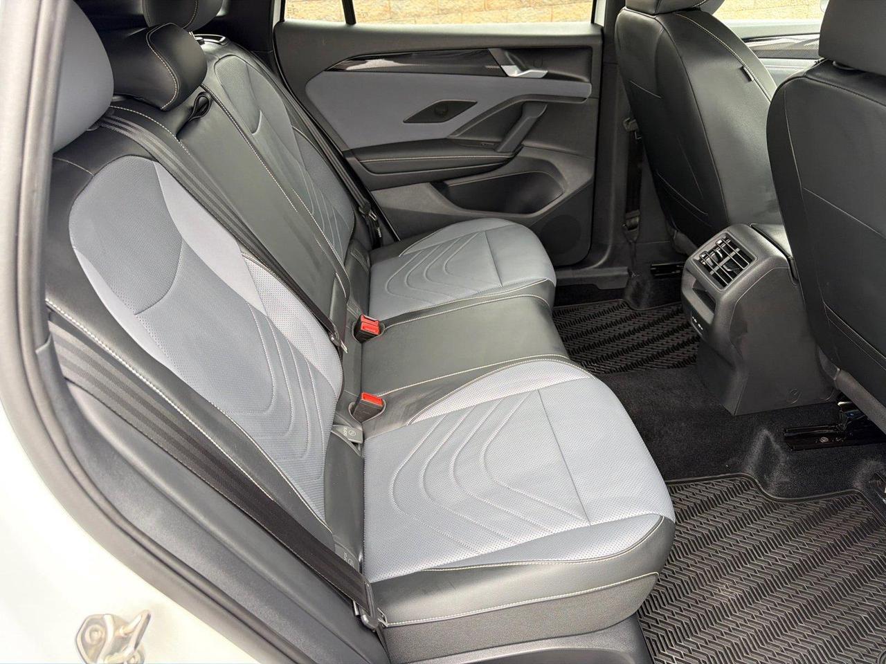 2026 Volkswagen Tiguan SE R-Line Black Hagerstown MD