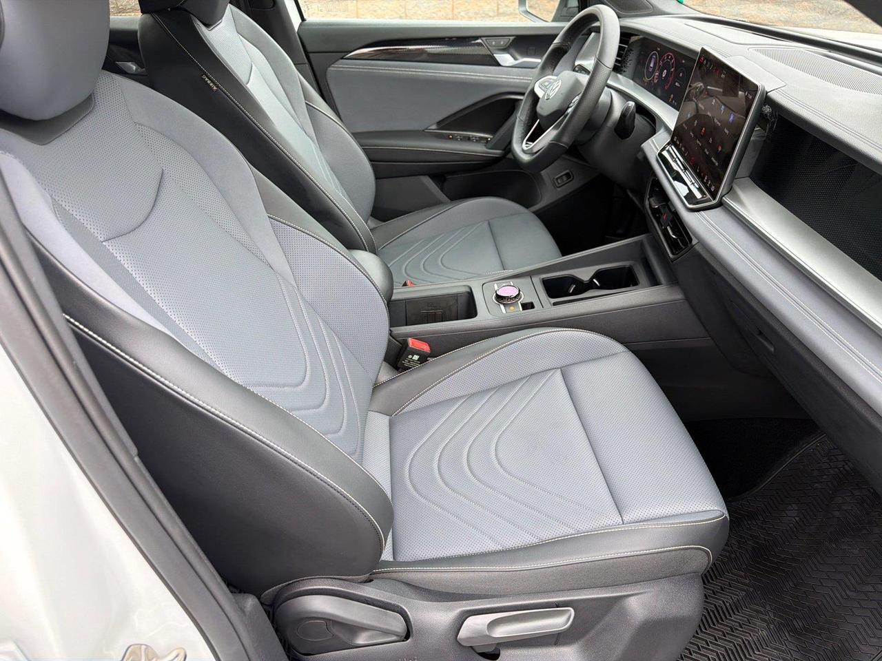 2026 Volkswagen Tiguan SE R-Line Black Hagerstown MD
