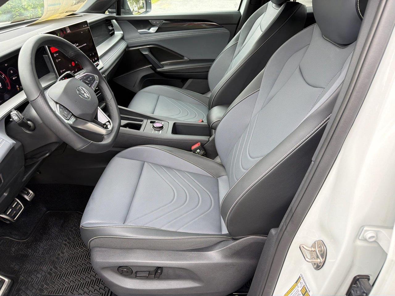 2026 Volkswagen Tiguan SE R-Line Black Hagerstown MD