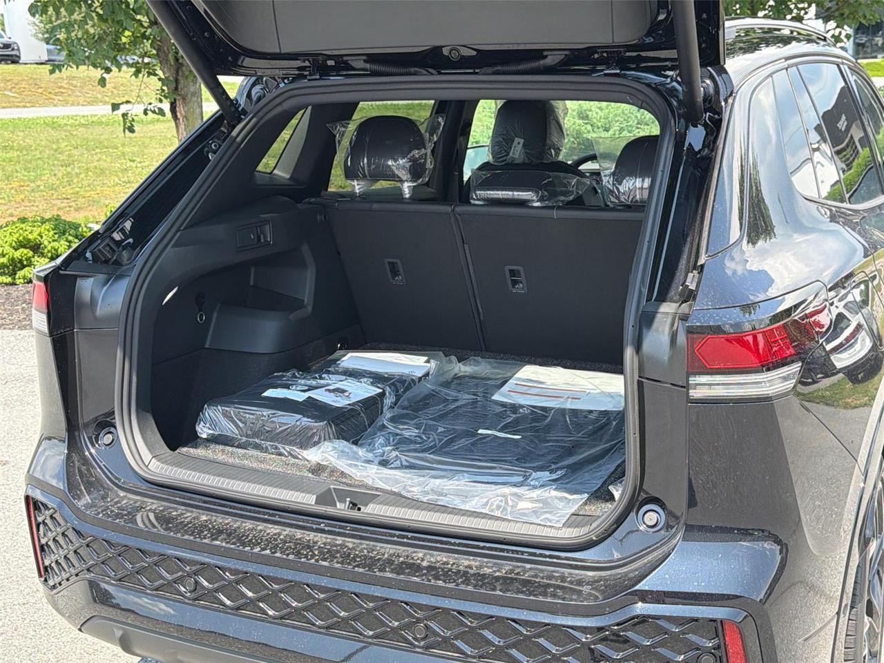 2026 Volkswagen Tiguan SE R-Line Black Hagerstown MD