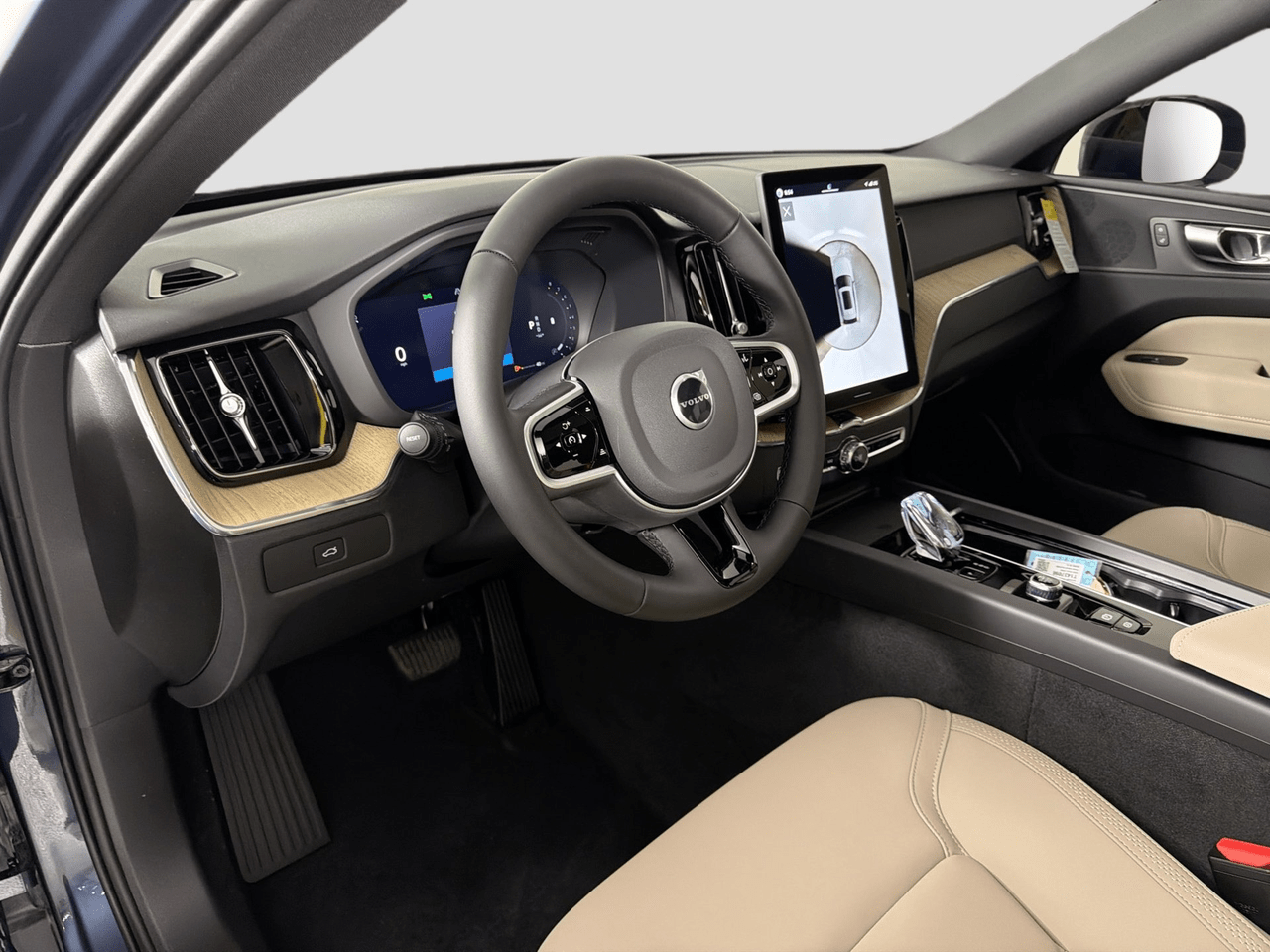2026 Volvo XC60 B5 Hybrid AWD PLUS | High Performance Audio, Pilot Assist, 360 Cam, 4 Heated Seats & Wheel Portland OR