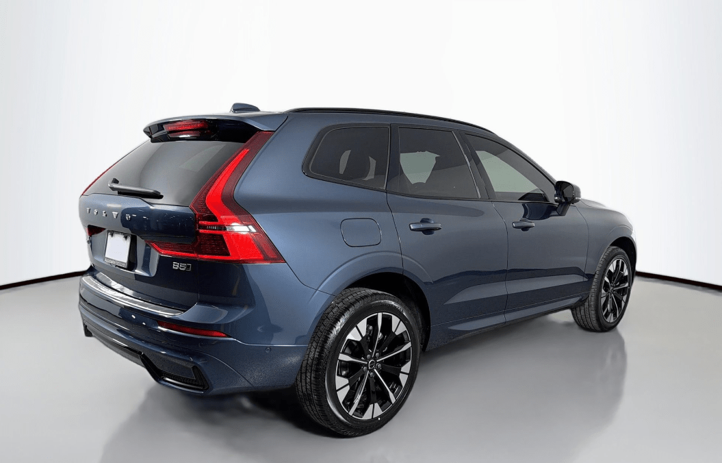 2026 Volvo XC60 B5 Hybrid AWD PLUS | High Performance Audio, Pilot Assist, 360 Cam, 4 Heated Seats & Wheel Portland OR