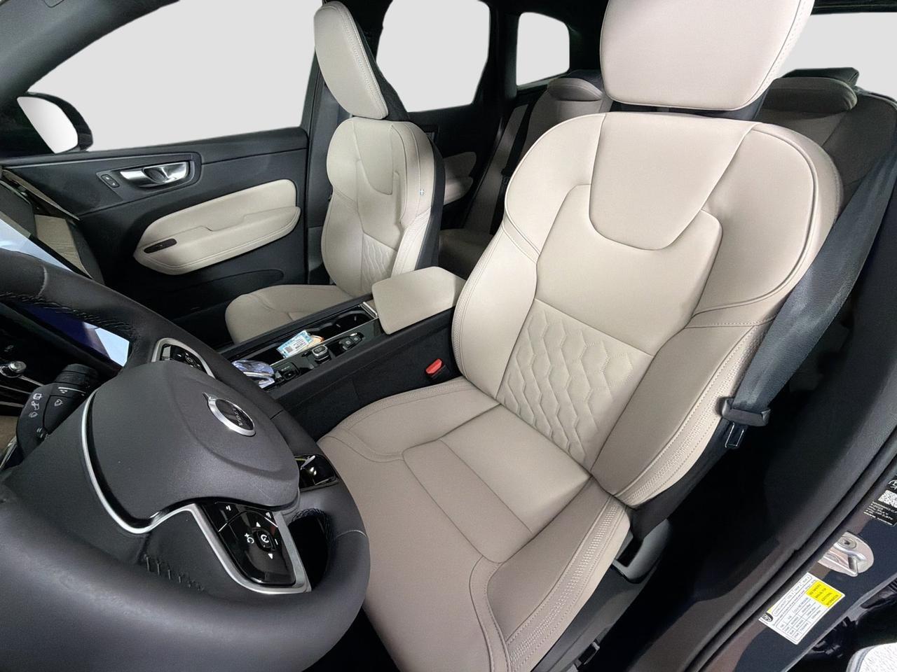 2026 Volvo XC60 B5 Hybrid AWD PLUS | High Performance Audio, Pilot Assist, 360 Cam, 4 Heated Seats & Wheel Portland OR
