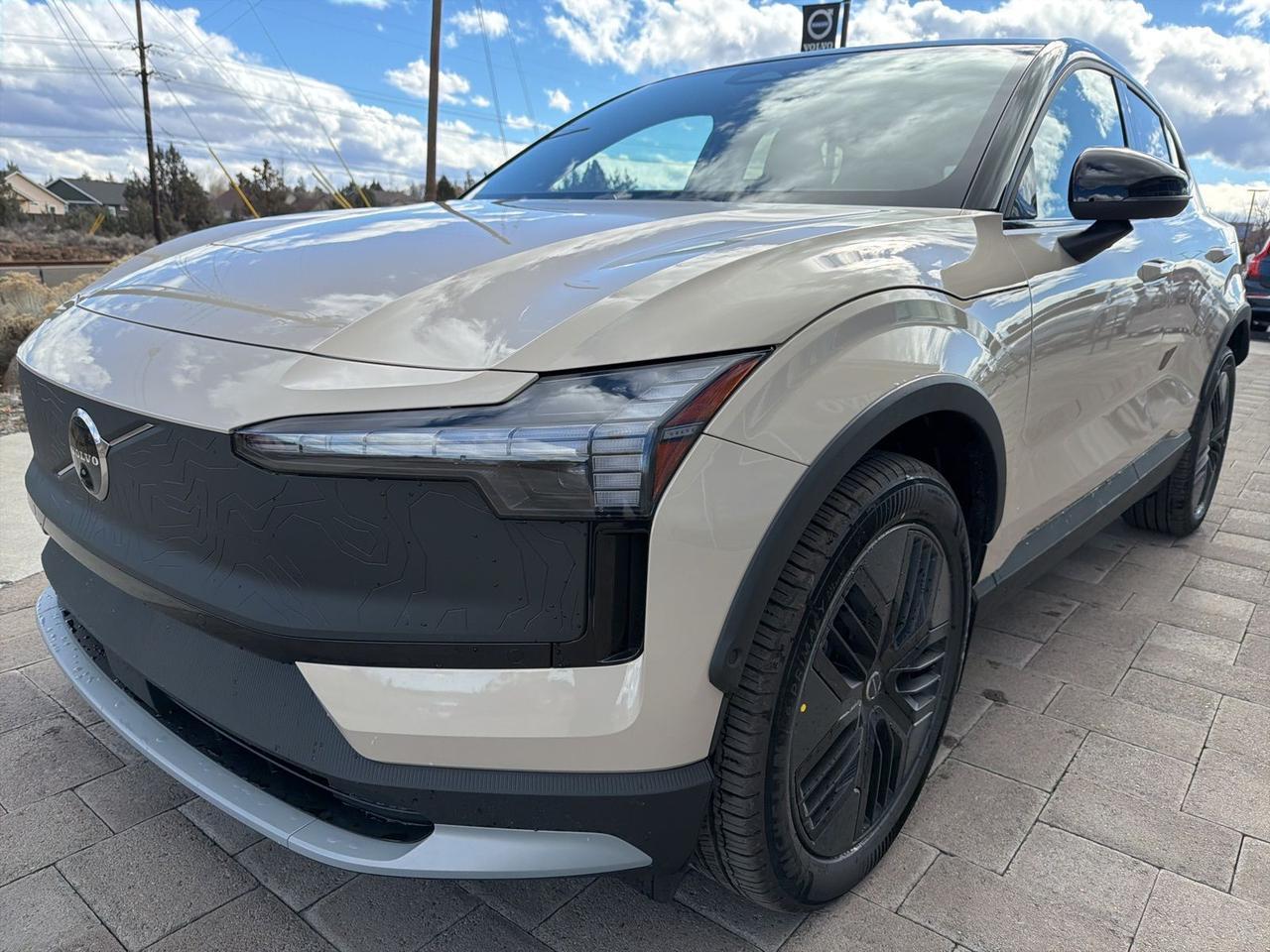 2026 Volvo EX30 Twin Motor Cross Country Ultra Bend OR