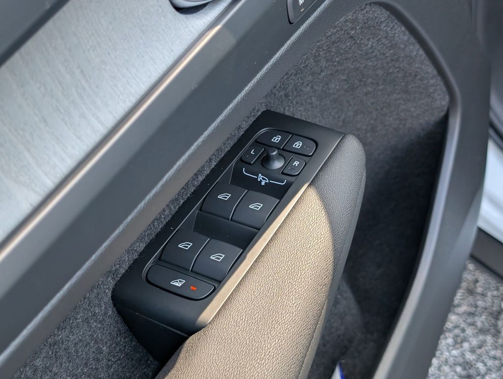 2026 Volvo EX40 Single Motor Extended Range Plus Hunt Valley MD