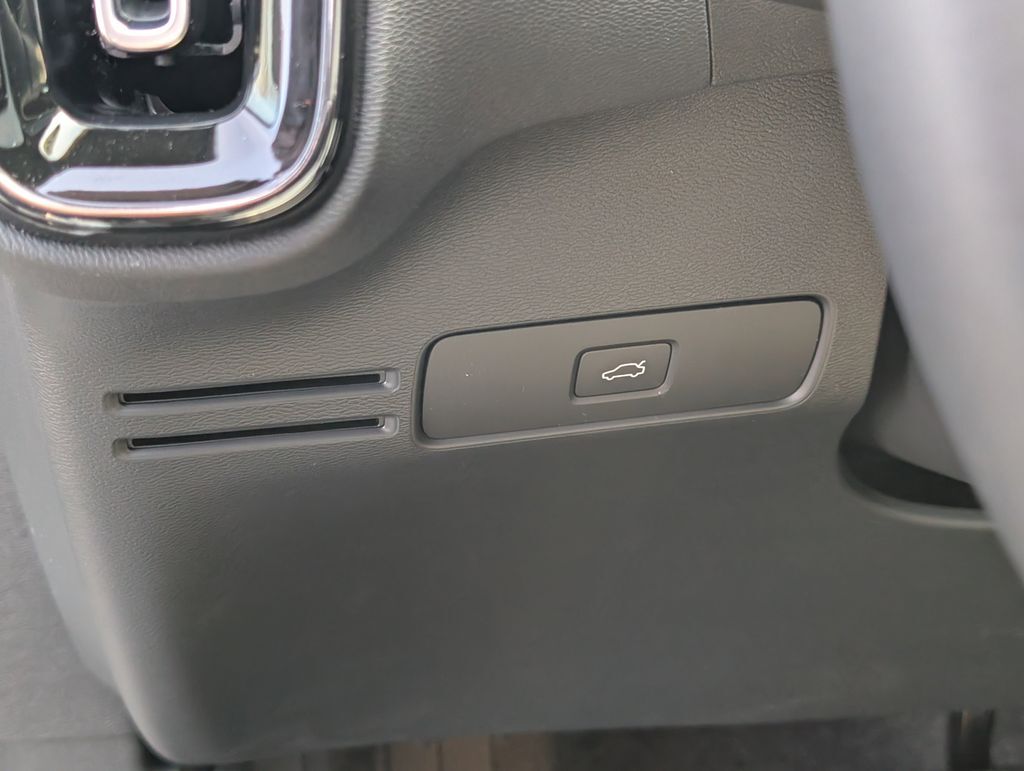 2026 Volvo EX40 Single Motor Extended Range Plus Hunt Valley MD