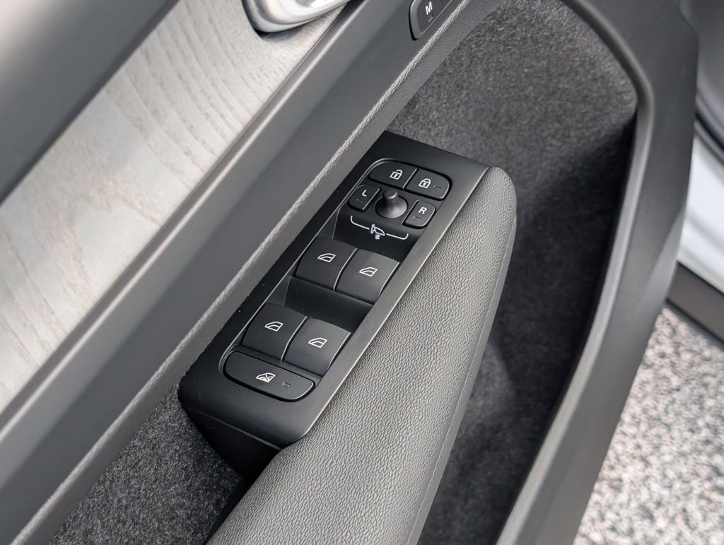 2026 Volvo EX40 Single Motor Extended Range Plus Hunt Valley MD