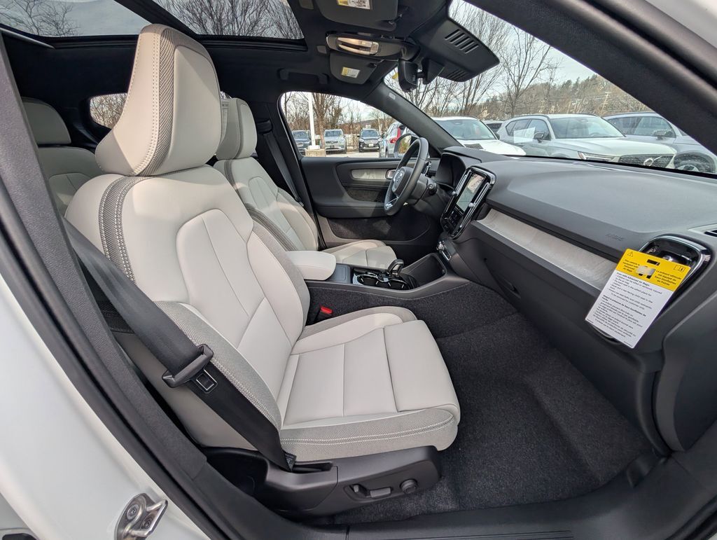 2026 Volvo EX40 Single Motor Extended Range Plus Hunt Valley MD