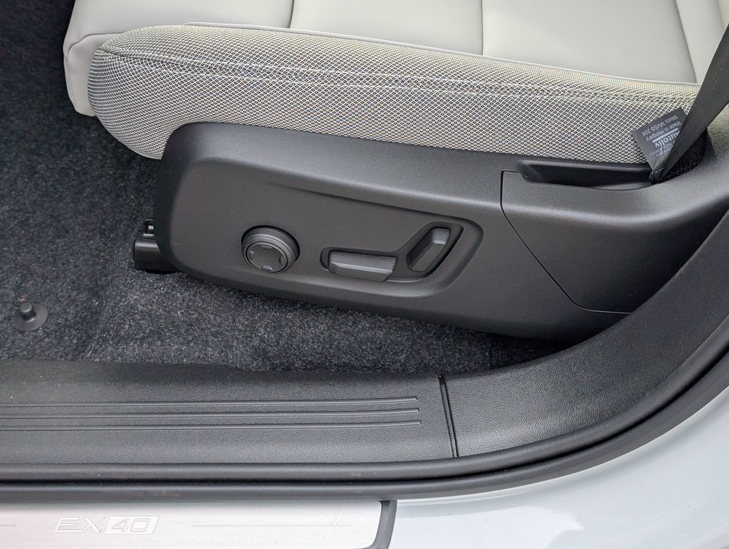 2026 Volvo EX40 Single Motor Extended Range Plus Hunt Valley MD