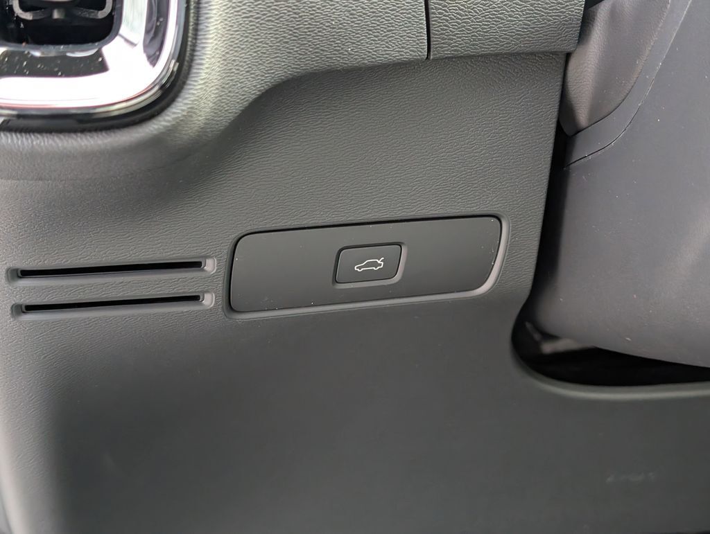 2026 Volvo EX40 Single Motor Extended Range Plus Hunt Valley MD