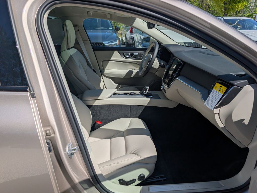 2026 Volvo V60 Cross Country B5 Plus Hunt Valley MD