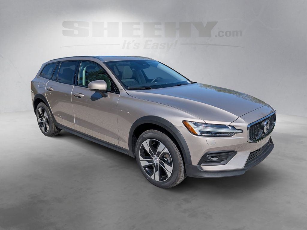 2026 Volvo V60 Cross Country B5 Plus Hunt Valley MD