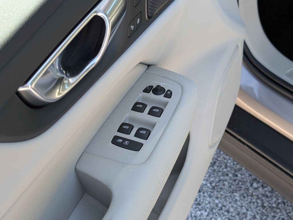 2026 Volvo V60 Cross Country B5 Plus Hunt Valley MD