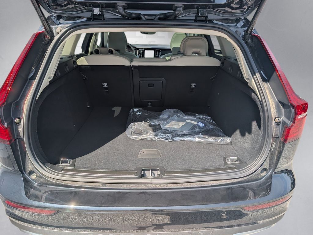 2026 Volvo V60 Cross Country B5 Plus Hunt Valley MD