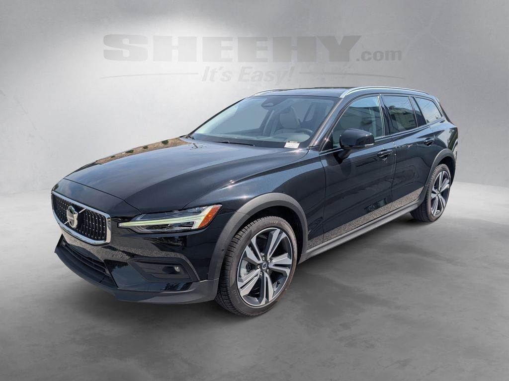 2026 Volvo V60 Cross Country B5 Plus Hunt Valley MD