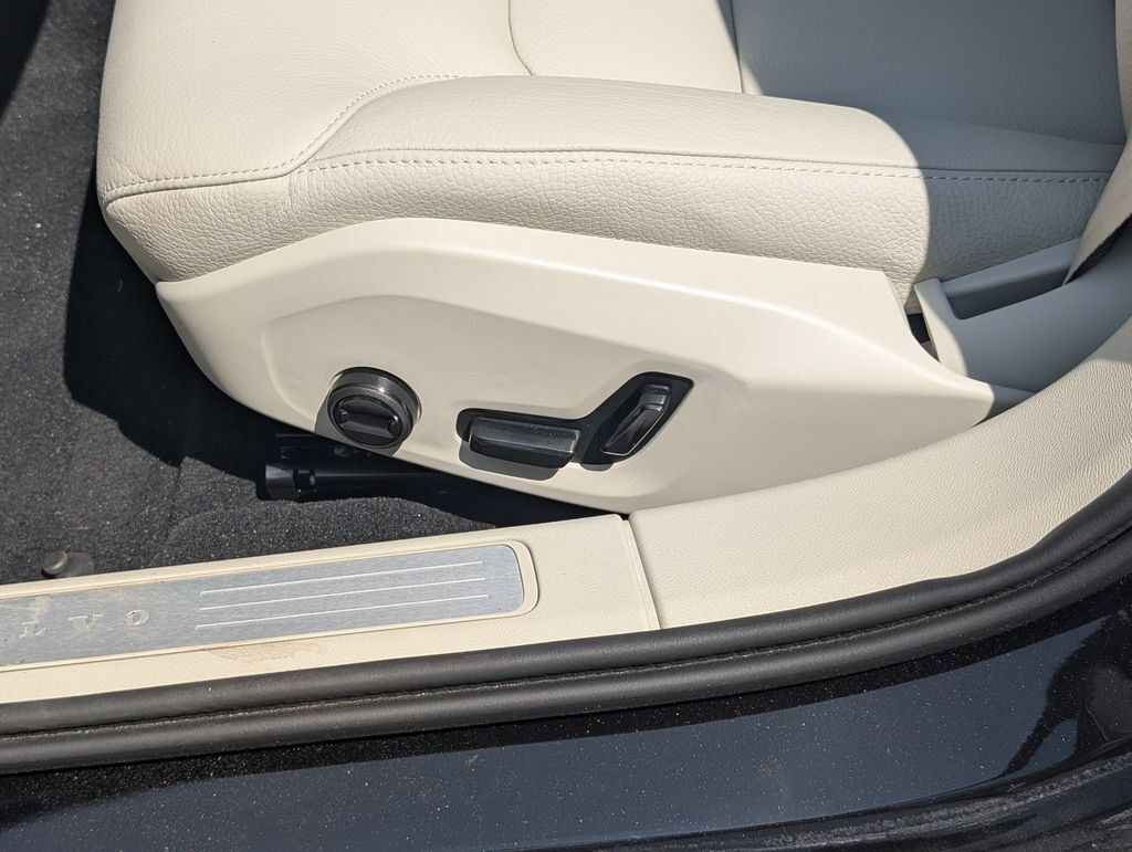 2026 Volvo V60 Cross Country B5 Plus Hunt Valley MD
