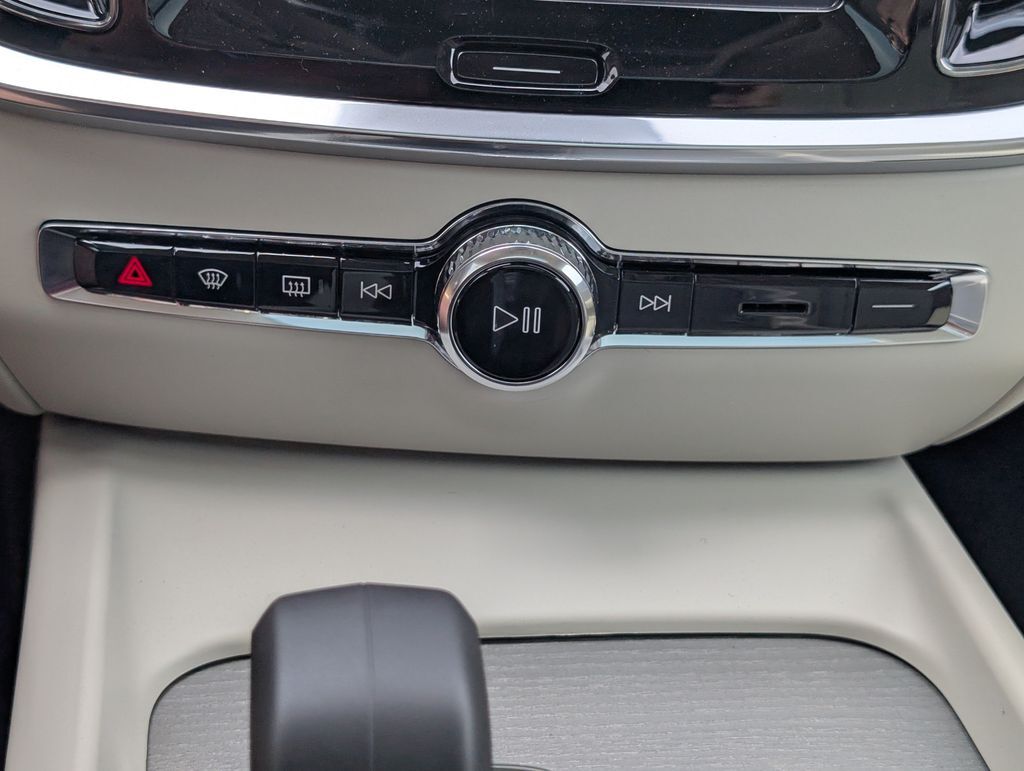 2026 Volvo V60 Cross Country B5 Plus Hunt Valley MD