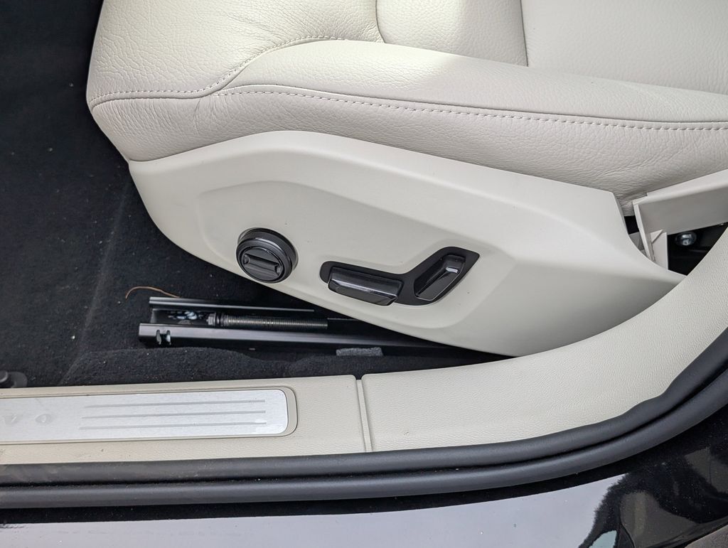 2026 Volvo V60 Cross Country B5 Plus Hunt Valley MD