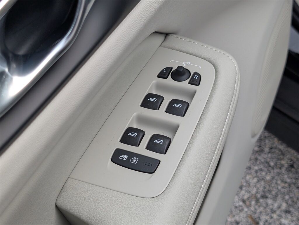 2026 Volvo V60 Cross Country B5 Plus Hunt Valley MD