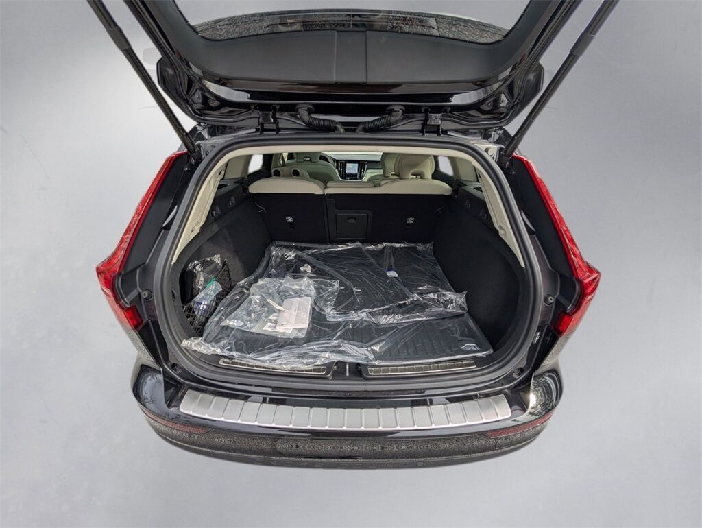2026 Volvo V60 Cross Country B5 Plus Hunt Valley MD
