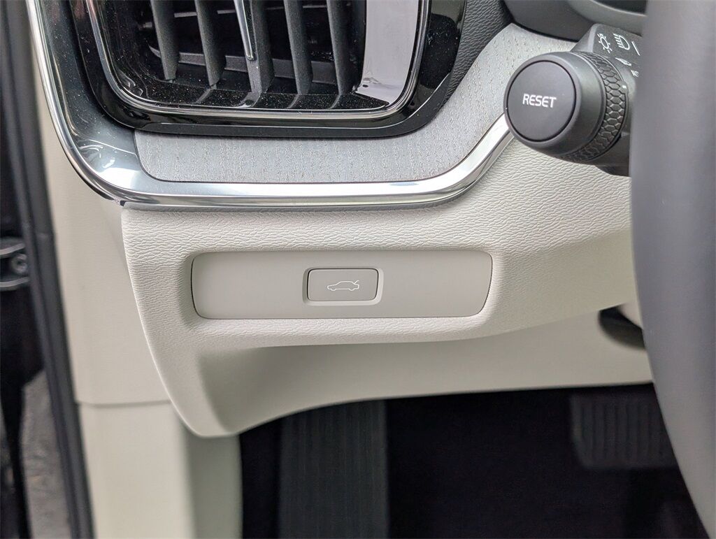 2026 Volvo V60 Cross Country B5 Plus Hunt Valley MD