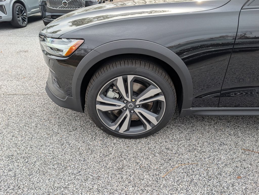 2026 Volvo V60 Cross Country B5 Plus Hunt Valley MD