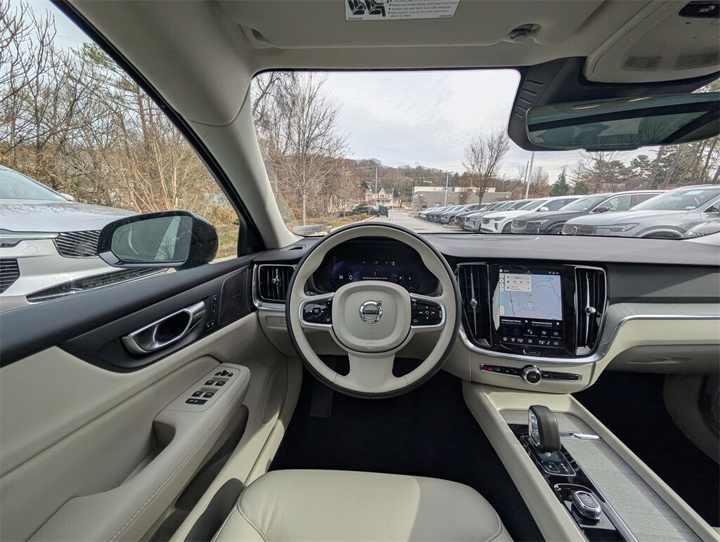2026 Volvo V60 Cross Country B5 Plus Hunt Valley MD