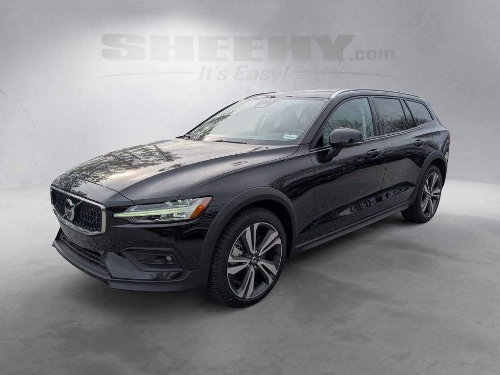 2026 Volvo V60 Cross Country B5 Plus Hunt Valley MD