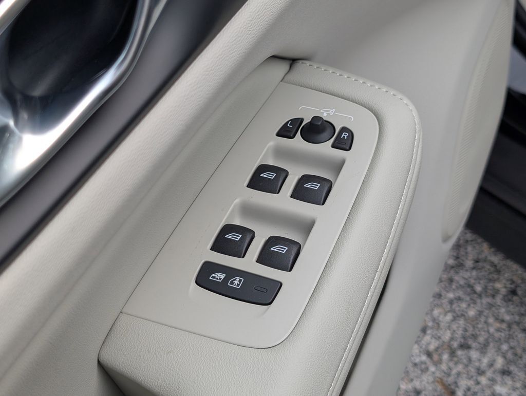 2026 Volvo V60 Cross Country B5 Plus Hunt Valley MD