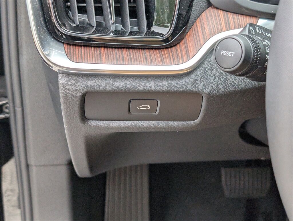 2026 Volvo V60 Cross Country B5 Ultra Hunt Valley MD