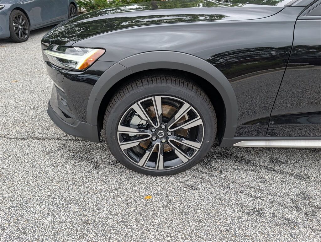 2026 Volvo V60 Cross Country B5 Ultra Hunt Valley MD