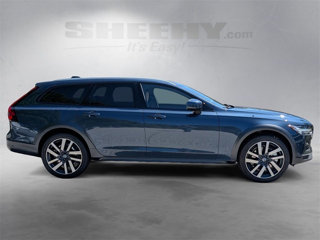 2026 Volvo V90 Cross Country B6 Hunt Valley MD