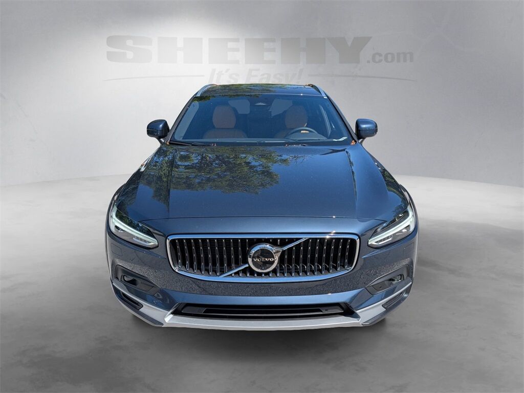 2026 Volvo V90 Cross Country B6 Hunt Valley MD