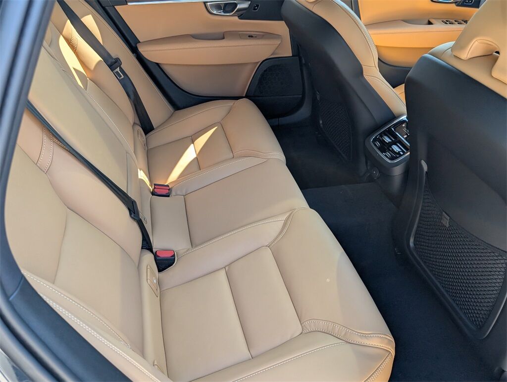 2026 Volvo V90 Cross Country B6 Hunt Valley MD