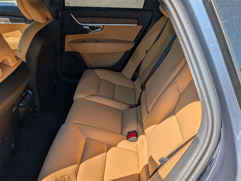 2026 Volvo V90 Cross Country B6 Hunt Valley MD